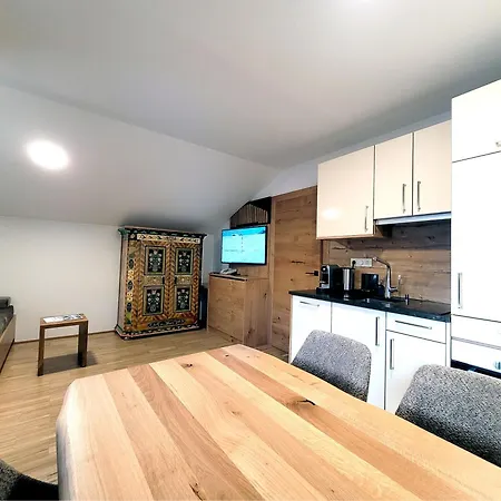 Bernhof 4* اوبرتاورن