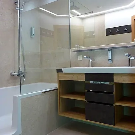Bernhof 4* اوبرتاورن
